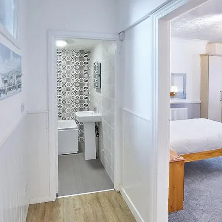 1 - Khyber Апартаменты Уитби